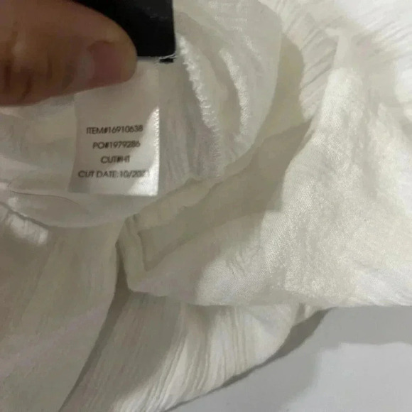 Torrid Size 1 Embroidered Off Shoulder Gauze Top Peasant Smocked Boho Cottage - Picture 7 of 7